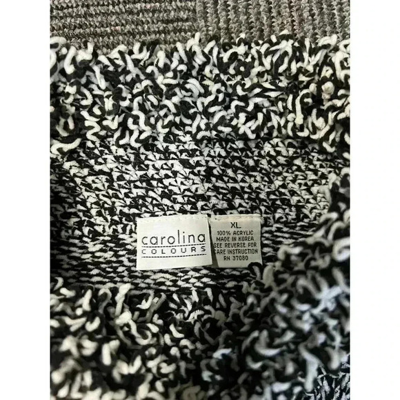 Cozy Black and White Marled Knit Sweater with Textured Cuffs and Collar - Picture 6 of 8